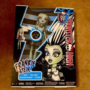 Frankie Stein Alive NIB Monster High